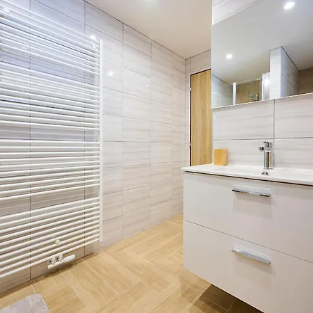 U Dzina-1 By Interhome *